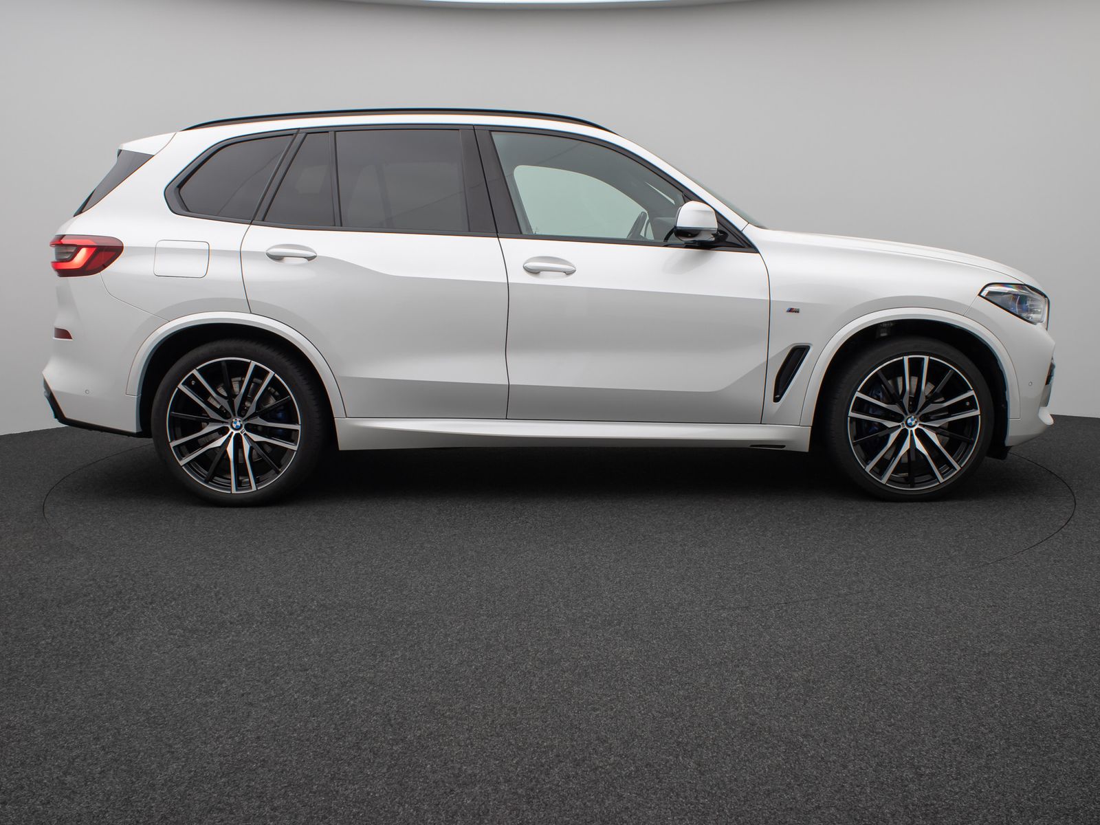 Fahrzeugabbildung BMW X5 M50d Panoram Laser 360°HUD H/K SoftCl AHK 22"
