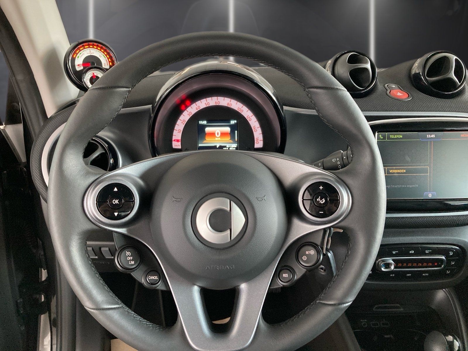 Fahrzeugabbildung Smart smart EQ fortwo Exclusive*Pano*LED*Kamera*22kW*