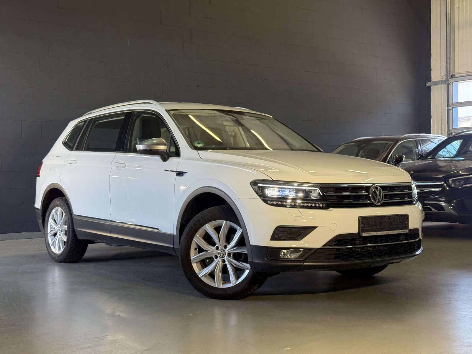 Volkswagen Tiguan Allspace Highline-ACC-LANE-LED-ALCANTARA-
