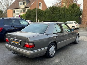 Mercedes E 220 - 2
