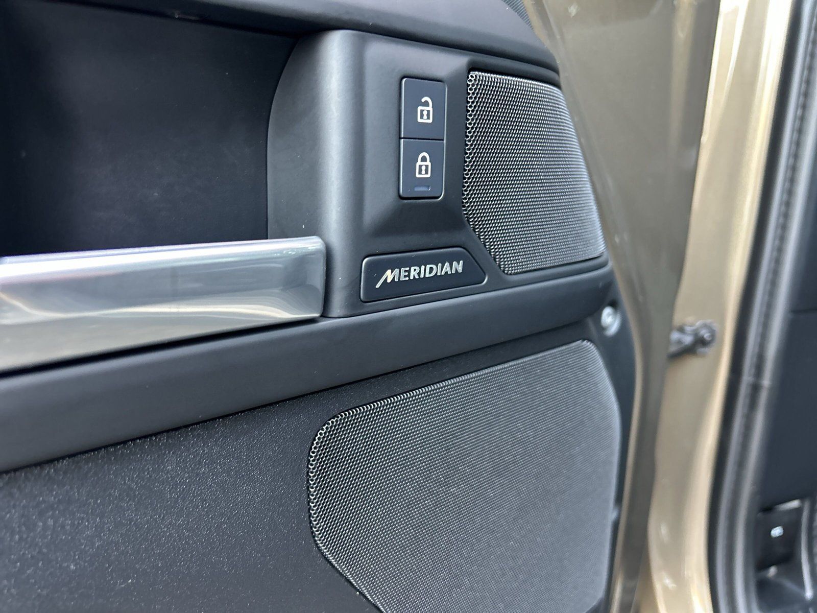 Land Rover Defender 3.0 D300  X-Dynamic HSE +AHK +PANORAMAD foto 13