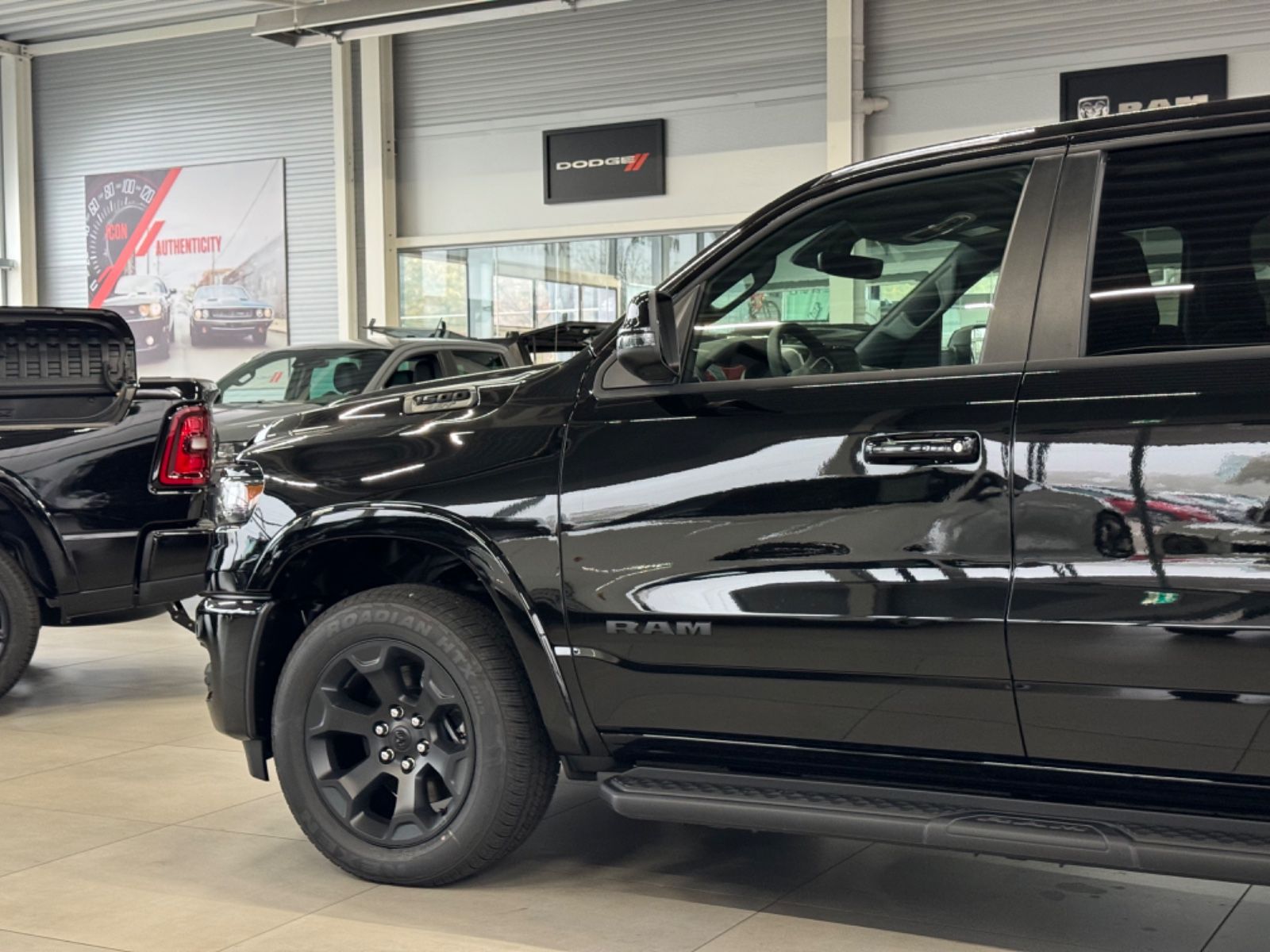 Fahrzeugabbildung Dodge RAM 1500 Big Horn Night MY25 4x4 Pano Voll