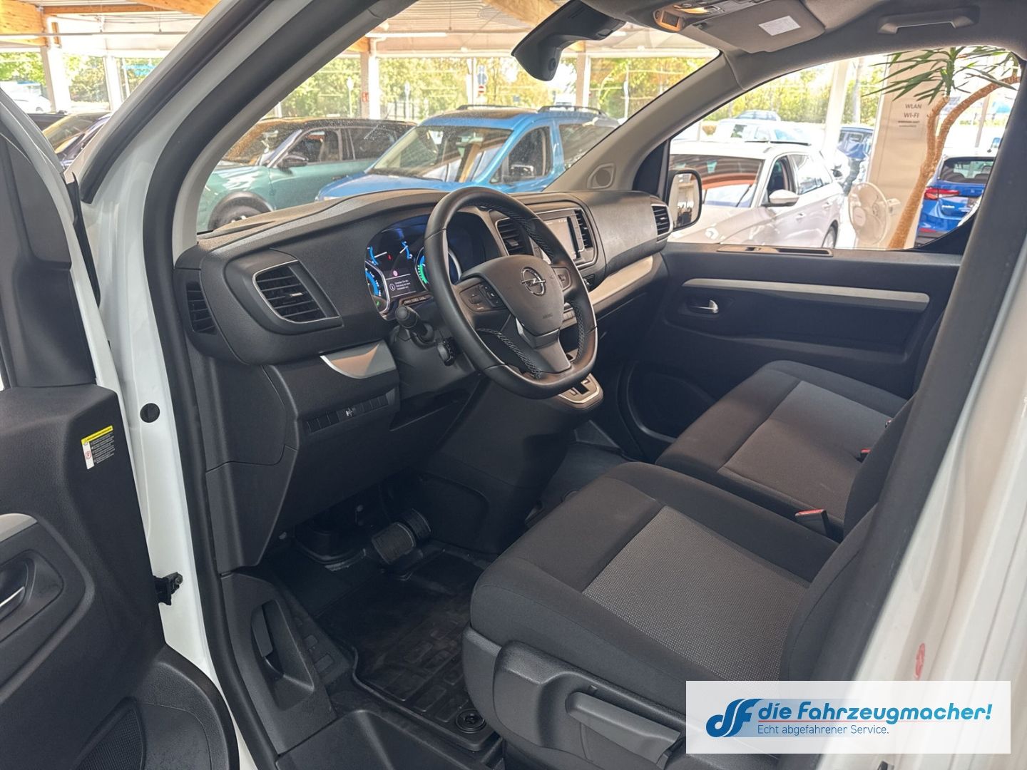 Fahrzeugabbildung Opel Vivaro Kasten -e Elegance L Navi Apple CarPlay A