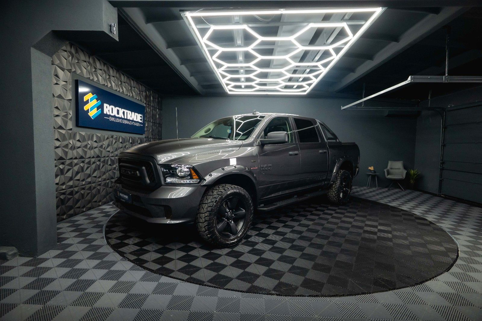 Fahrzeugabbildung Dodge RAM 5.7 V8 HEMI 4x4 OFFROAD Night-Paket *LED*AHK