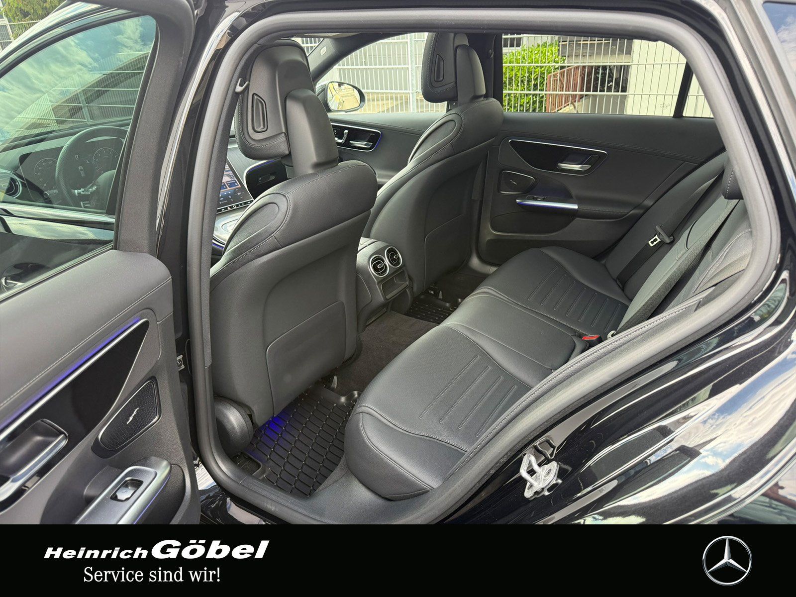 Fahrzeugabbildung Mercedes-Benz C 300 4M T AMG*AHK*SITZKLIMA*PANO*DISTRONIC*360*