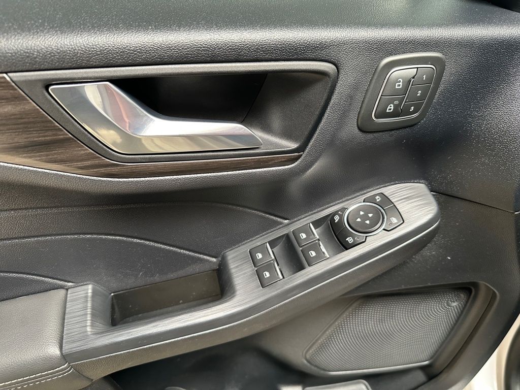 Fahrzeugabbildung Ford Kuga 2.0 Vignale ACC Pano SDHZ Navi LED HUD 4SHZ