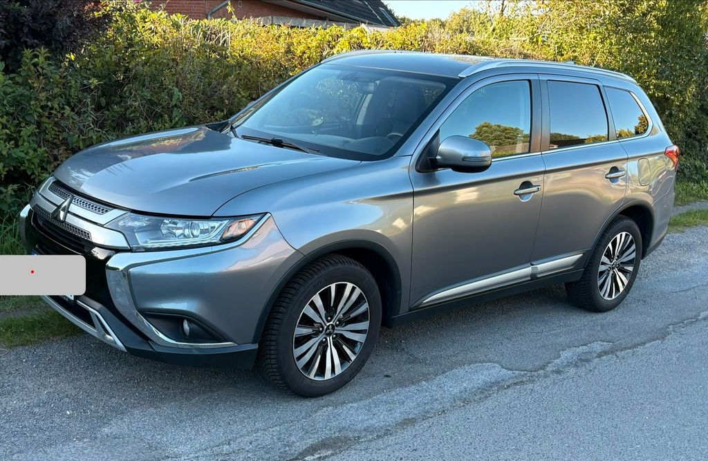 Image of Mitsubishi Outlander