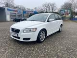 Volvo V50 Kombi D5 Momentum - weiße Volvo V50