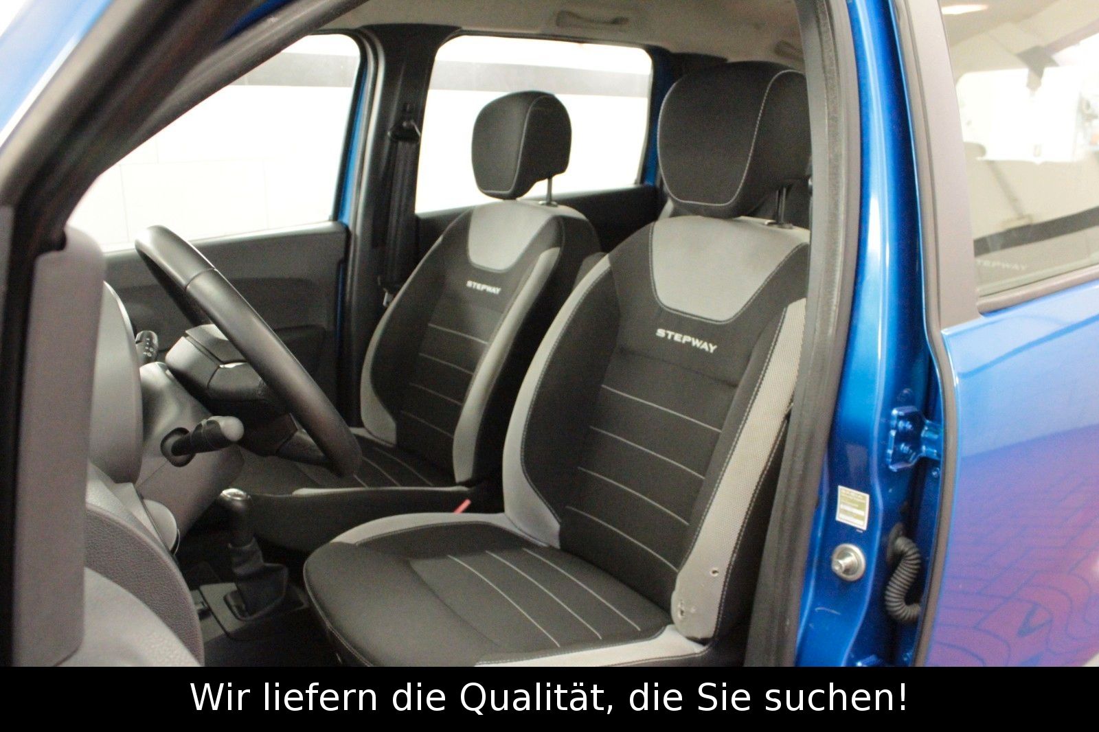 Fahrzeugabbildung Dacia Lodgy SCe 100 Stepway*7-Sitzer*Navi*