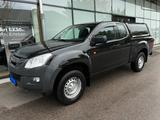 Isuzu D-Max Space Cab 4WD Custom - Isuzu: Cab Space
