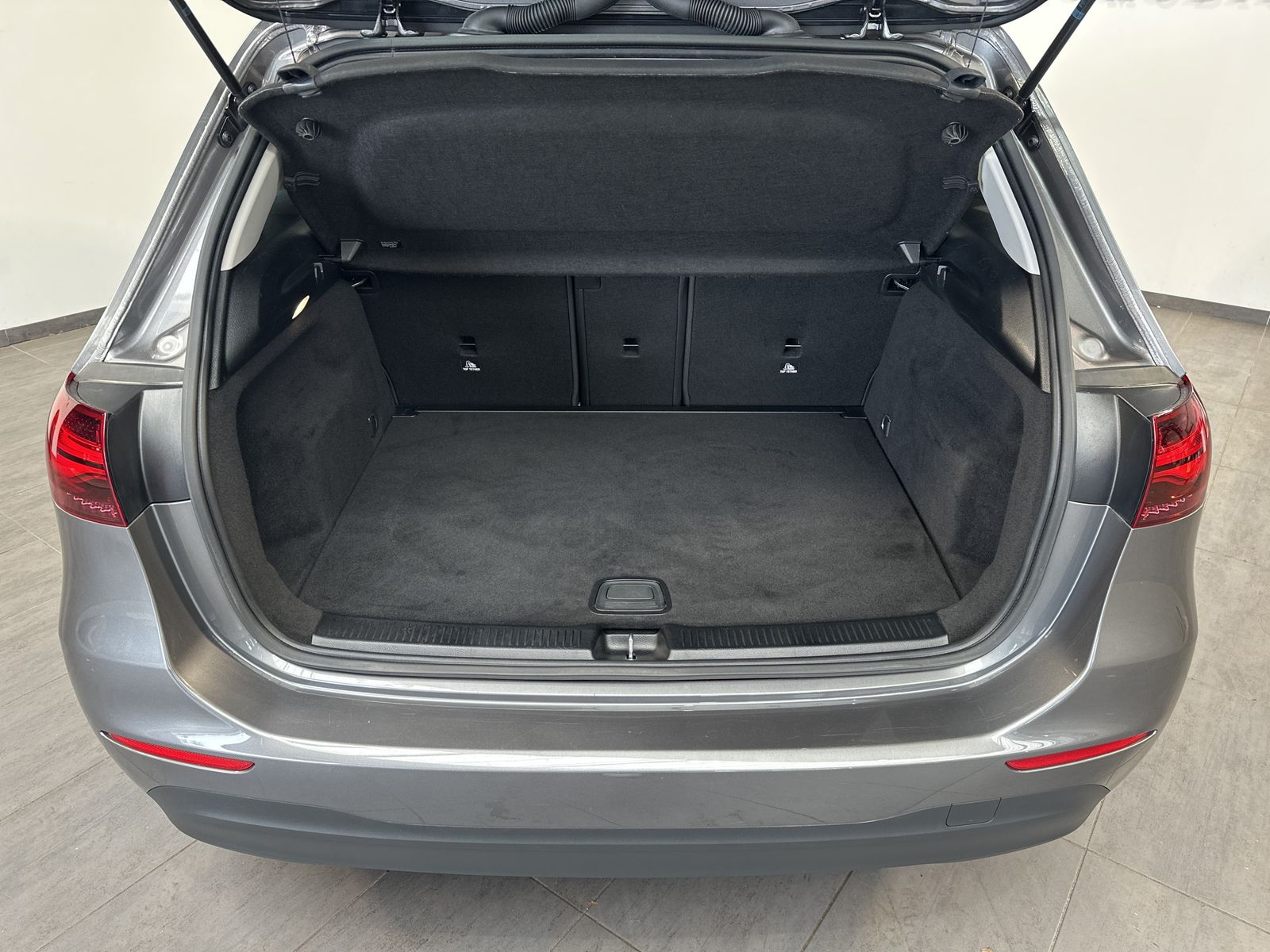 Fahrzeugabbildung Mercedes-Benz B 220d NAV+LEDER+KEYLESS+KAM+WIDESCREEN
