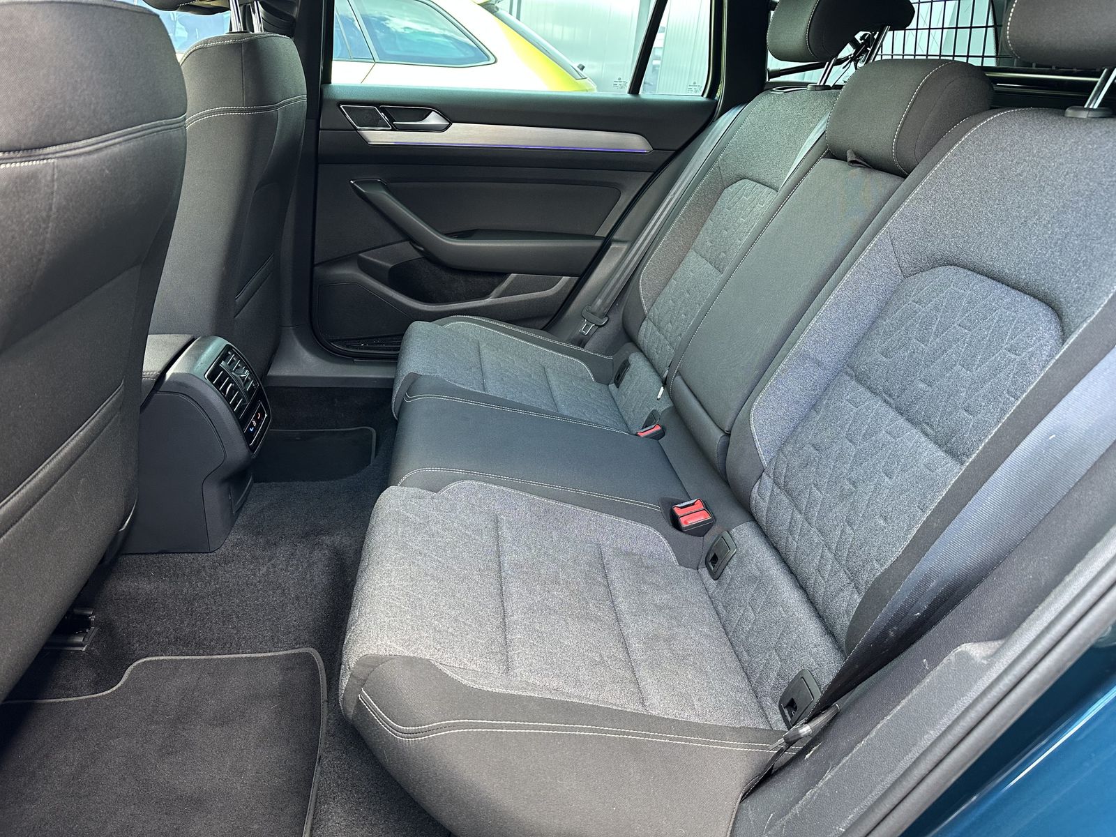 Fahrzeugabbildung Volkswagen Passat Variant Business NAV+IQ-LIGHT+AHK+KAM+VC