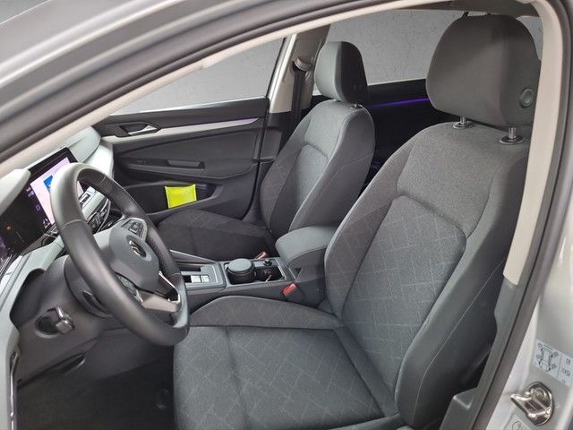 Fahrzeugabbildung Volkswagen Golf VIII Variant TDI DSG LED AHK Navi AID ACC P