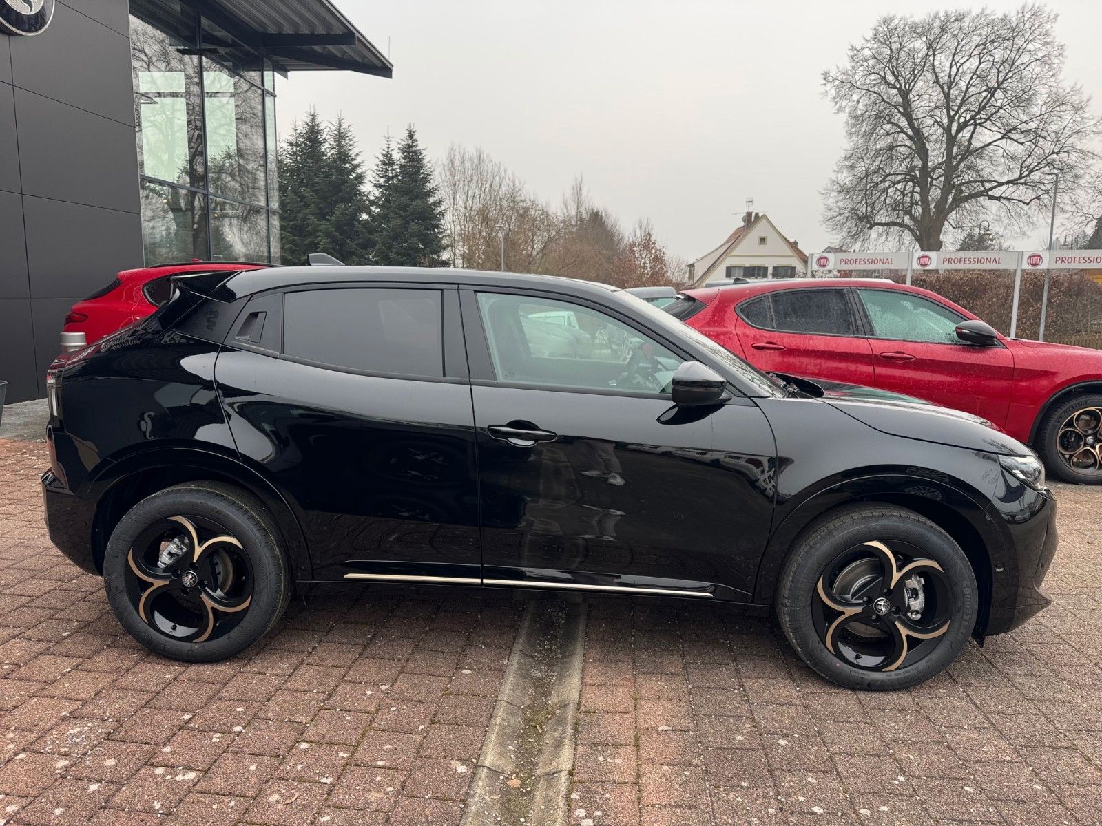 Fahrzeugabbildung Alfa Romeo Junior Ibrida 1.2 Intensa Automatik Navi Kamera