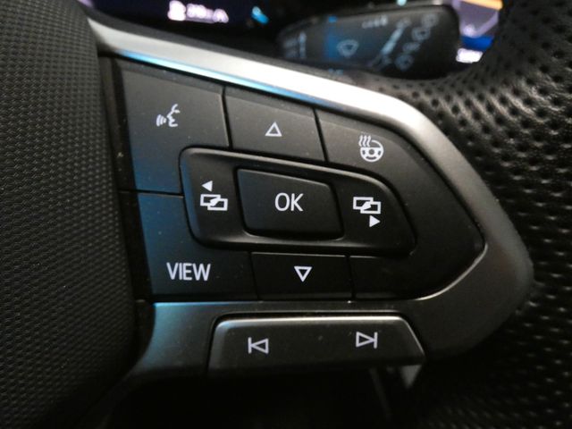 Golf 1.5 eTSI R-Line AHK PANO ACC IQ.LIGHT