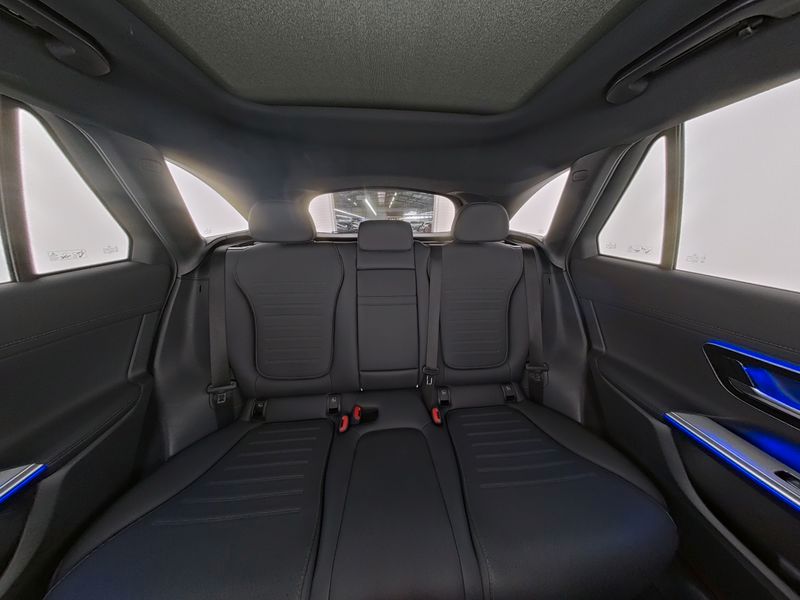 Fahrzeugabbildung Mercedes-Benz GLC 200 4M AMG AHK+Pano+Distr+Totw+Memory+Ambi