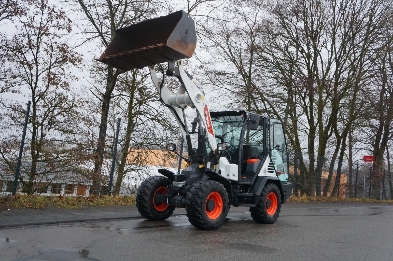 Bobcat L75 mit Schaufel & Palettengabel