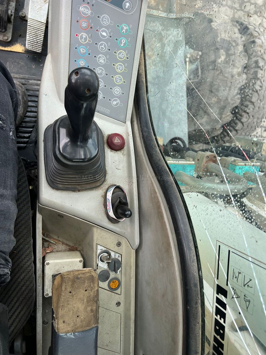 Fahrzeugabbildung Liebherr A 900 C-Litronic / SW/ZSA/VSA/ Hammerleitung/