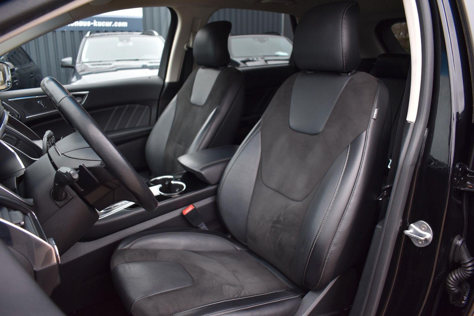 Fahrzeugabbildung Ford Edge ST-Line 4x4 Kamera Sitzbelüftung ACC