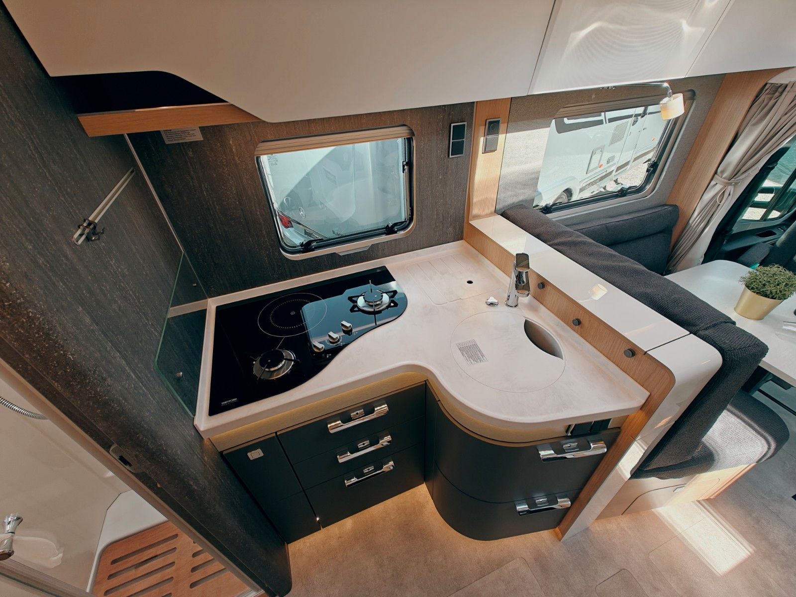 Fahrzeugabbildung HYMER / ERIBA / HYMERCAR B - KLASSE ML T 780 BLACKLINE