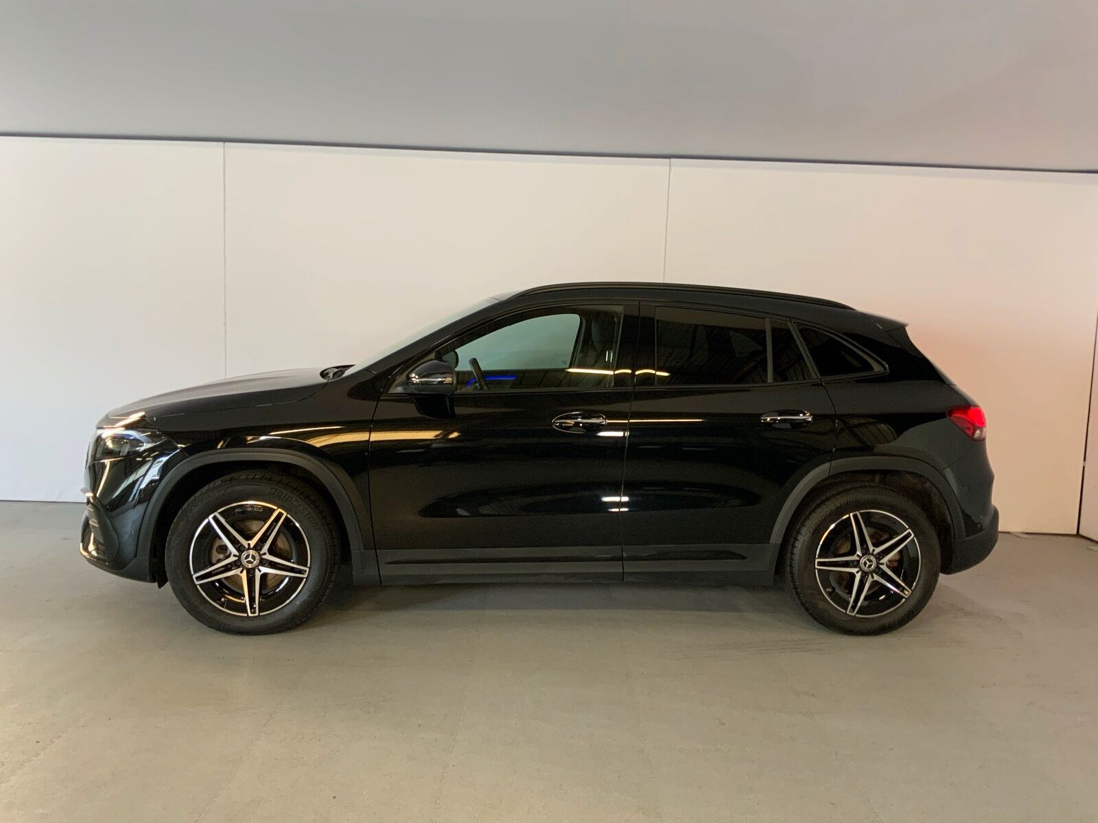Mercedes-Benz EQA 300 4M AMG Night Totwinkel Keyless RüKam +++ imagem 3