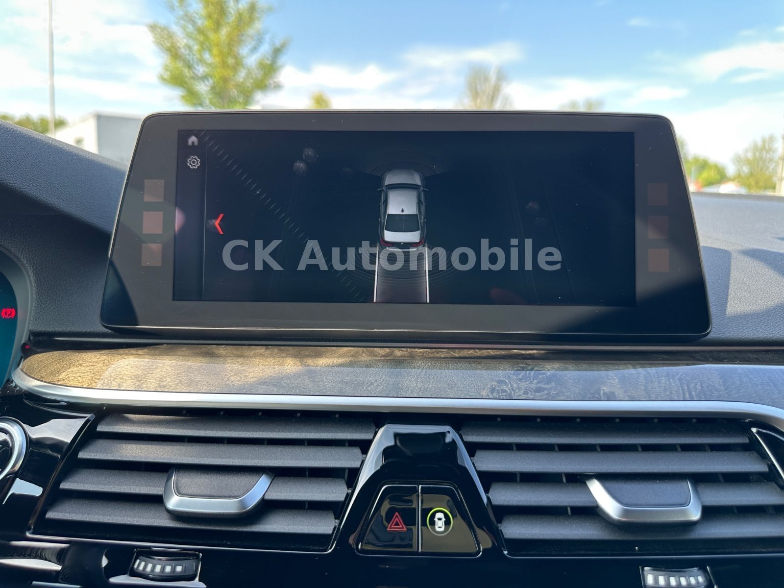 Fahrzeugabbildung BMW 520d xDrive Lim. M-Sport/Navi/Head-Up/LED