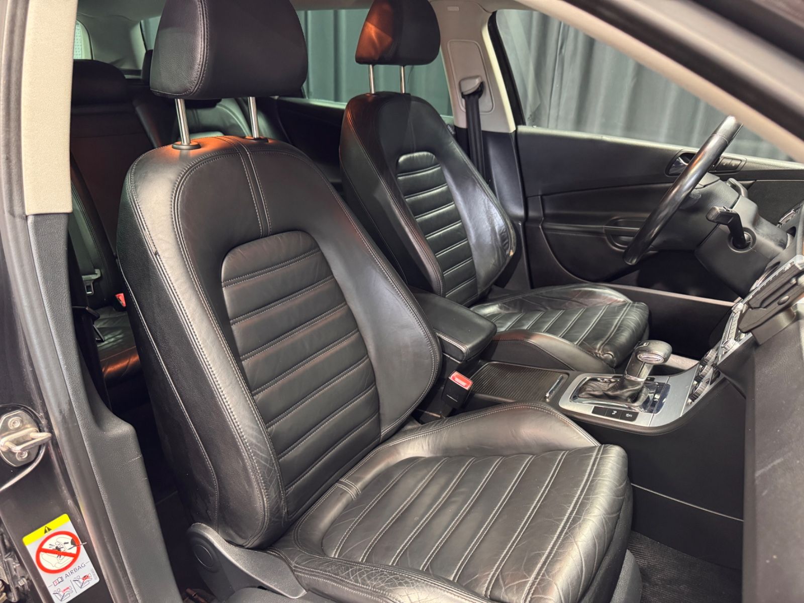Fahrzeugabbildung Volkswagen Passat Variant Highline|DSG|NAVI|LEDER|TÜV 12/25