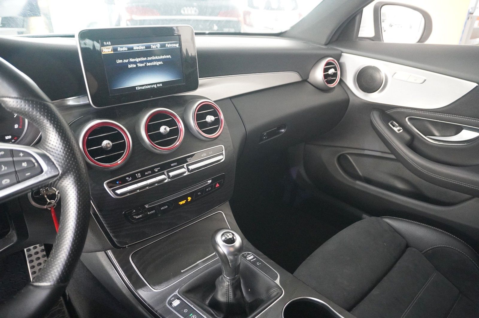 Fahrzeugabbildung Mercedes-Benz C 180 COUPE SPORT NAVI/LED/KAMERA/SPORT/SHZ/AMG