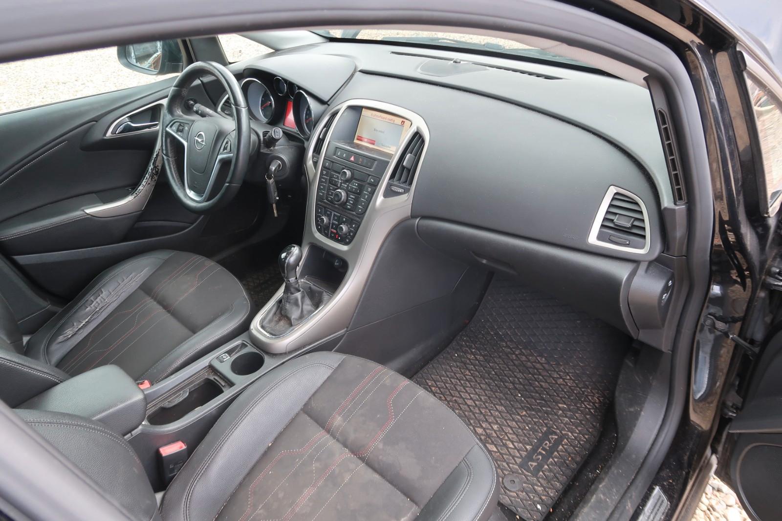 Opel Astra 2012 — photo 18