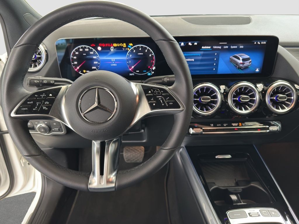 Fahrzeugabbildung Mercedes-Benz B 200 Pano*SD*KeyLess*LED*PDC*ParkAss*SpurH*ACC