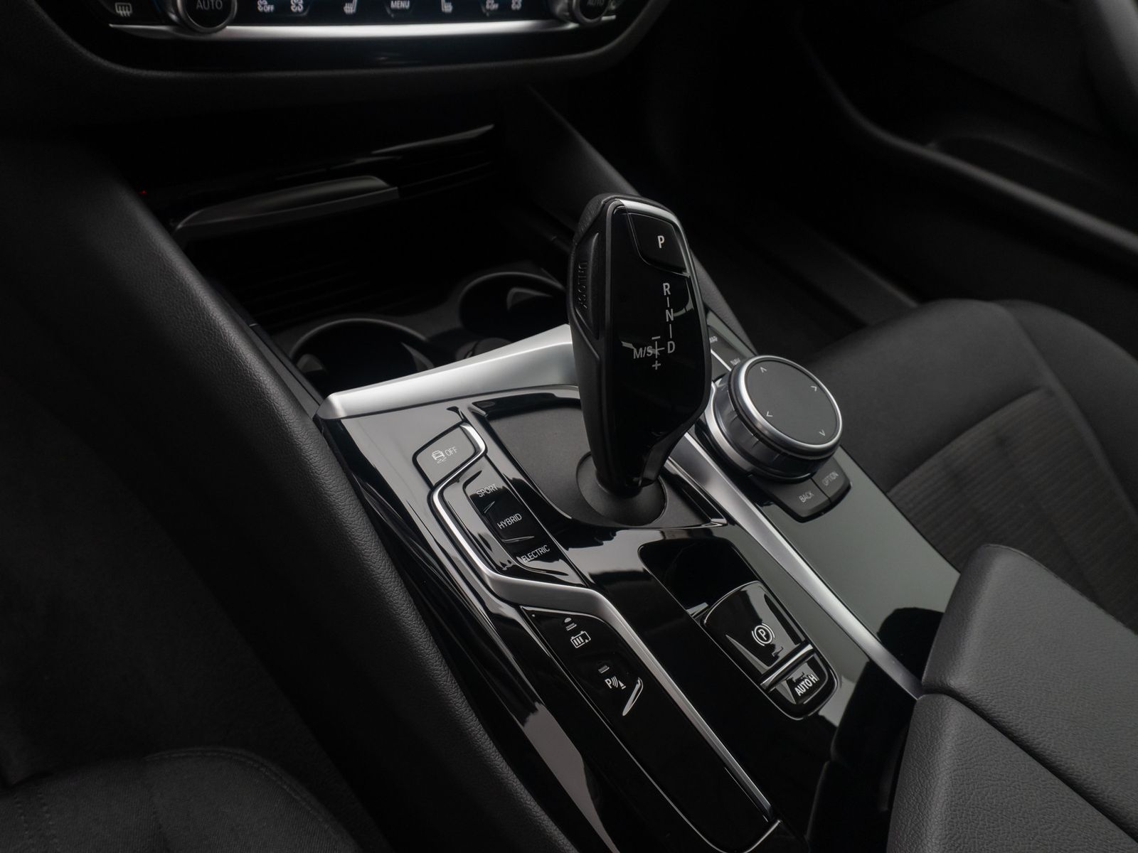 Fahrzeugabbildung BMW 530e MSportlenk Alarm DAB Kamera 4xKlima 18Zoll