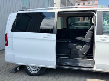 Mercedes V 220 - 10