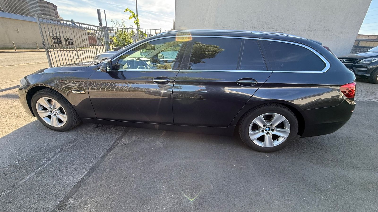 Fahrzeugabbildung BMW Luxury Touring 530 d xDrive