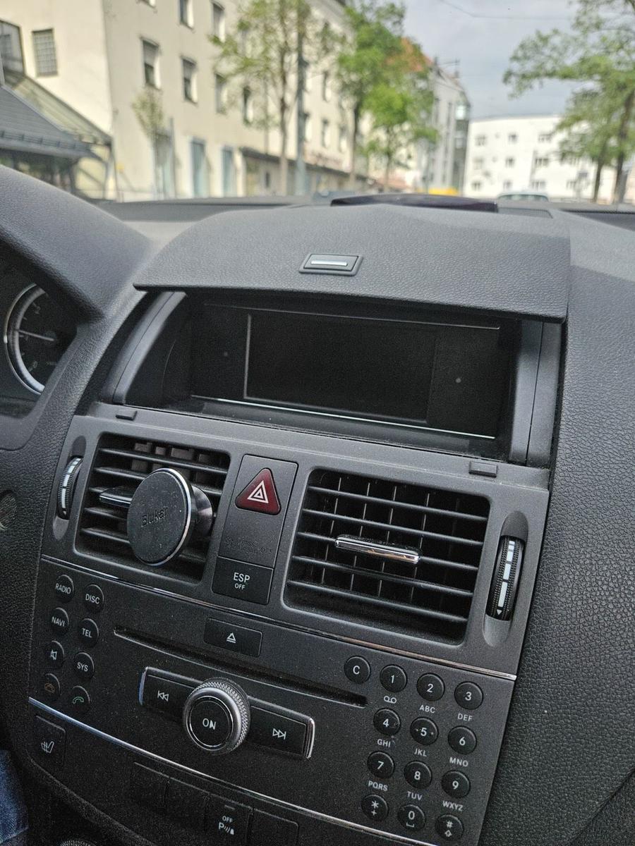 Mercedes-Benz C200 2010 — engine 136 HP (100kW)