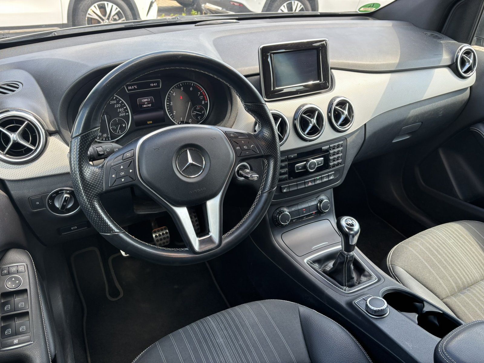 Fahrzeugabbildung Mercedes-Benz B 180 LED*BLUETOOTH*SPIEGEL-PAKET*SCHECKHEFT