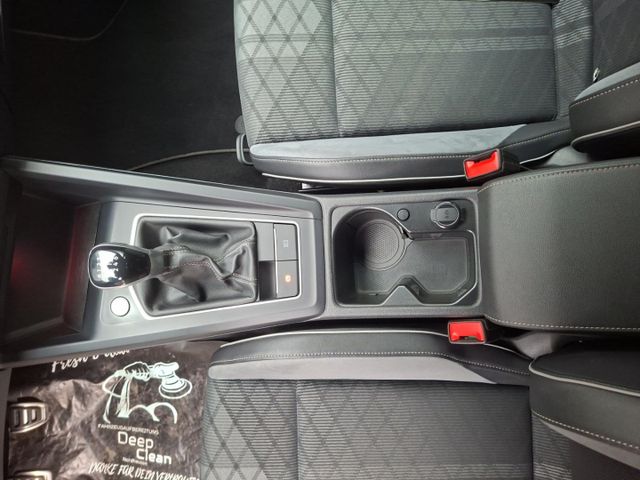 Volkswagen Golf R-Line 1.5 TSI °LED°ACC°Navi°SHZ°PDC°