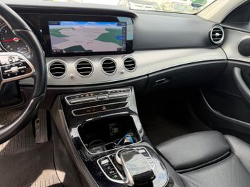 Mercedes E 220 - 12