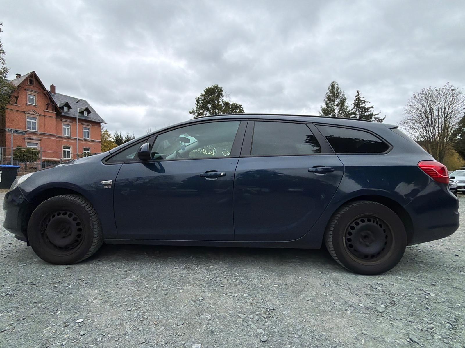 Opel Astra 2012 — photo 6