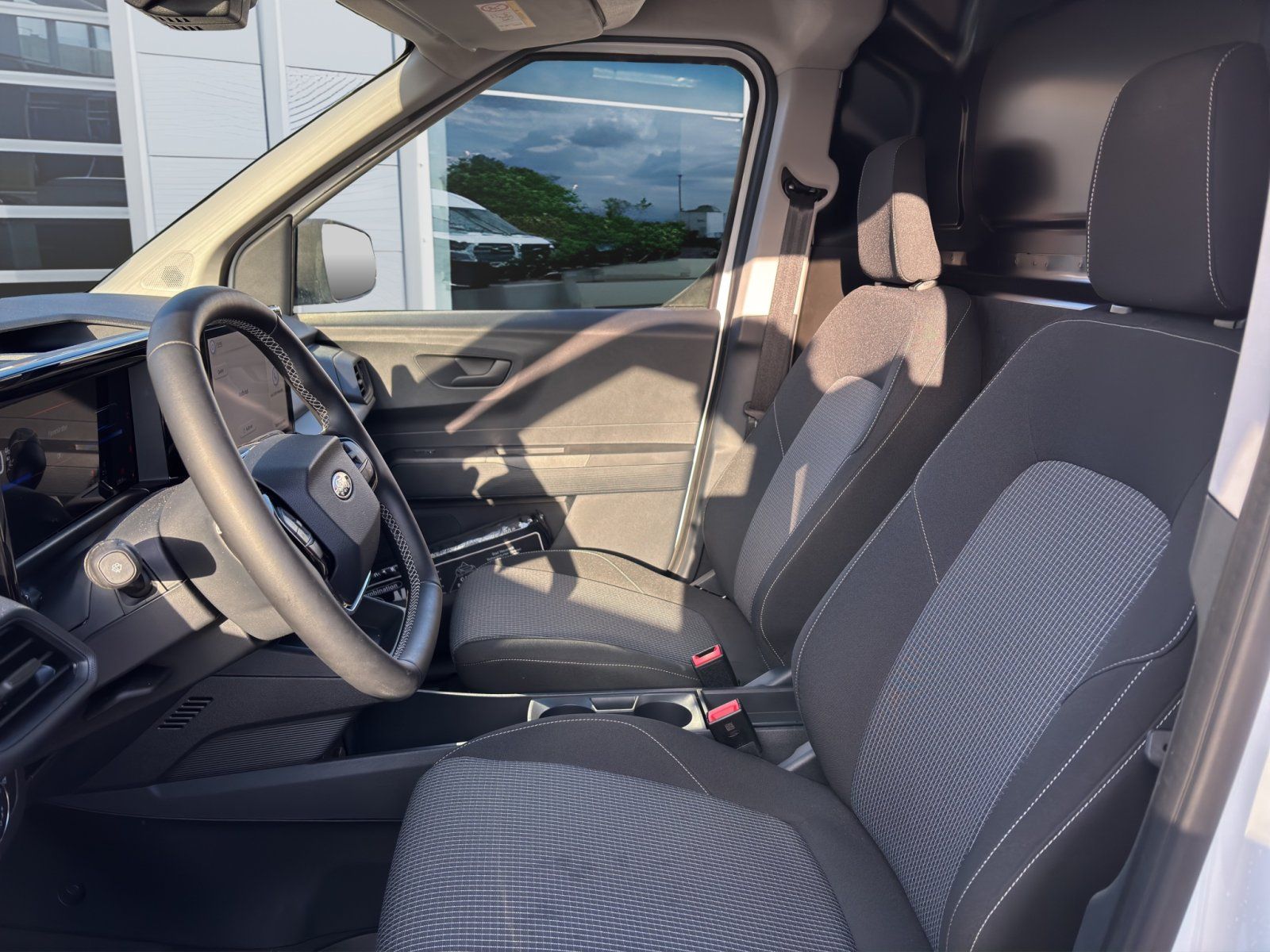 Fahrzeugabbildung Ford Tourneo Courier BEV Trend eMotor