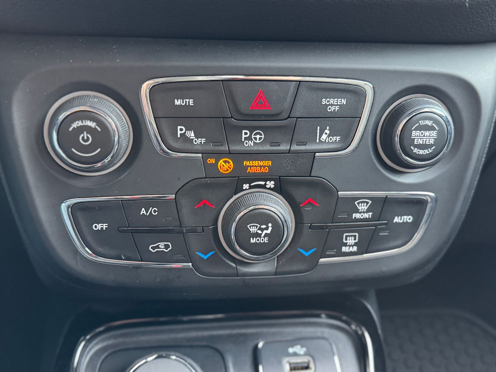 Fahrzeugabbildung Jeep Compass Limited Premium 4WD Leder LED Navi