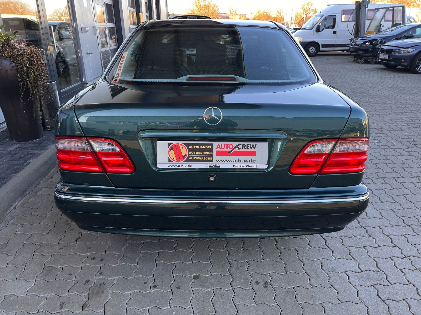 Fahrzeugabbildung Mercedes-Benz E 240 ELEGANCE