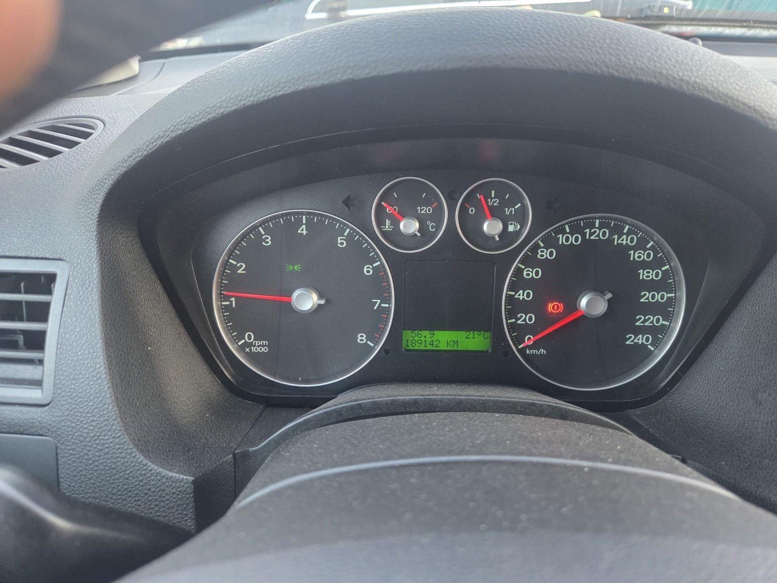 Ford Focus 2004 — photo 11