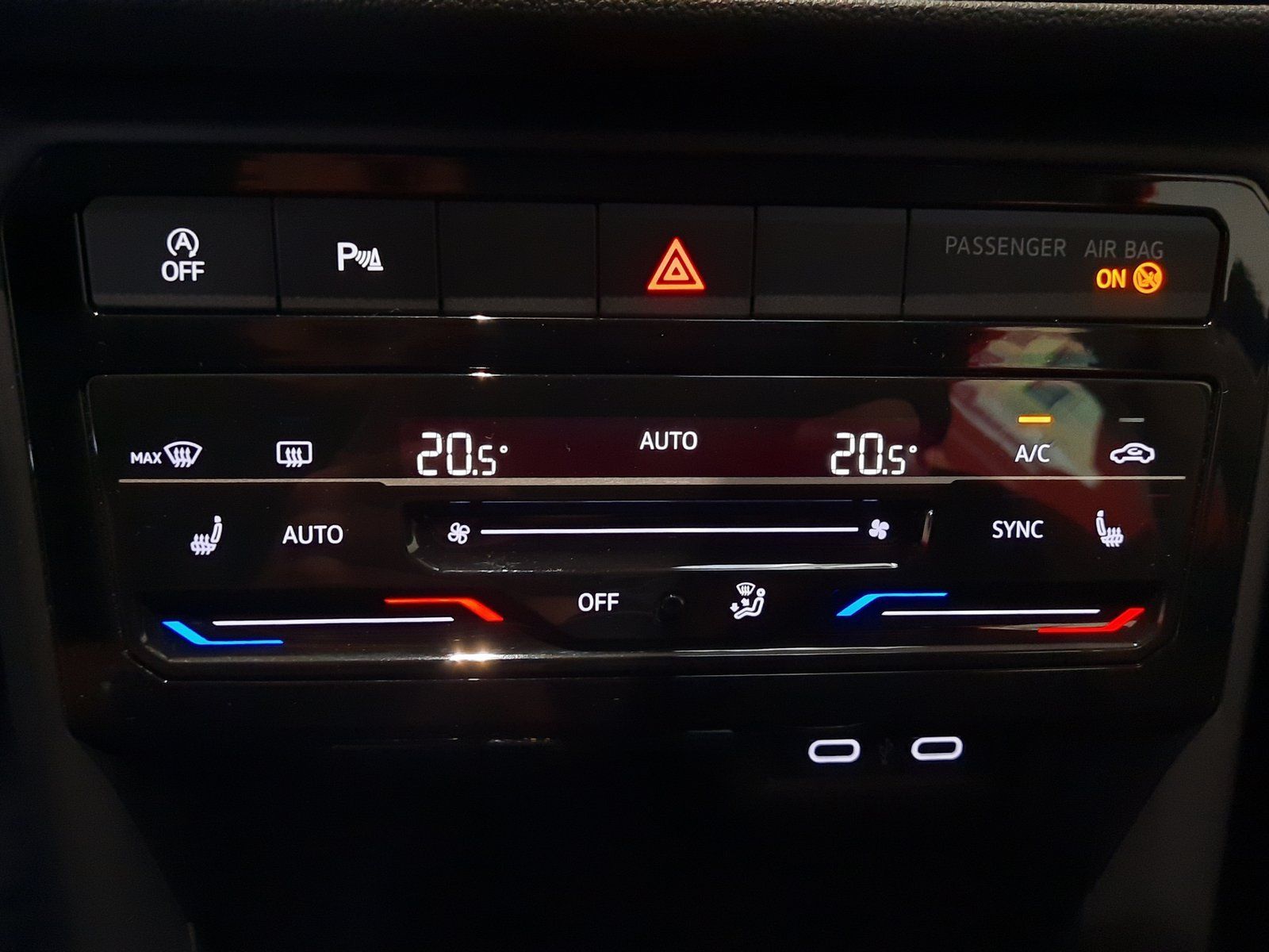 Fahrzeugabbildung Volkswagen T-Cross Life TSI *AHK*Cam*Sitzhzg*PDC*ACC*