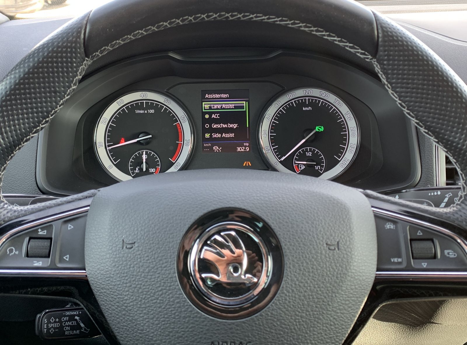 Fahrzeugabbildung SKODA Karoq 2.0 TSI*Sportline*4x4*AHK*Pano*LED*Cam*