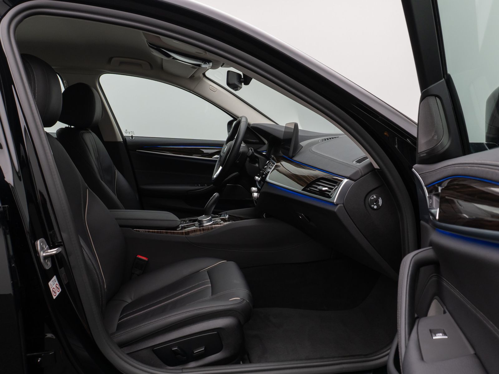 Fahrzeugabbildung BMW 520d Luxury Line Kamera DAB H/K DisplKey Alarm