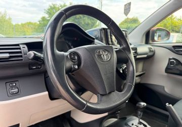 Toyota IQ - 8