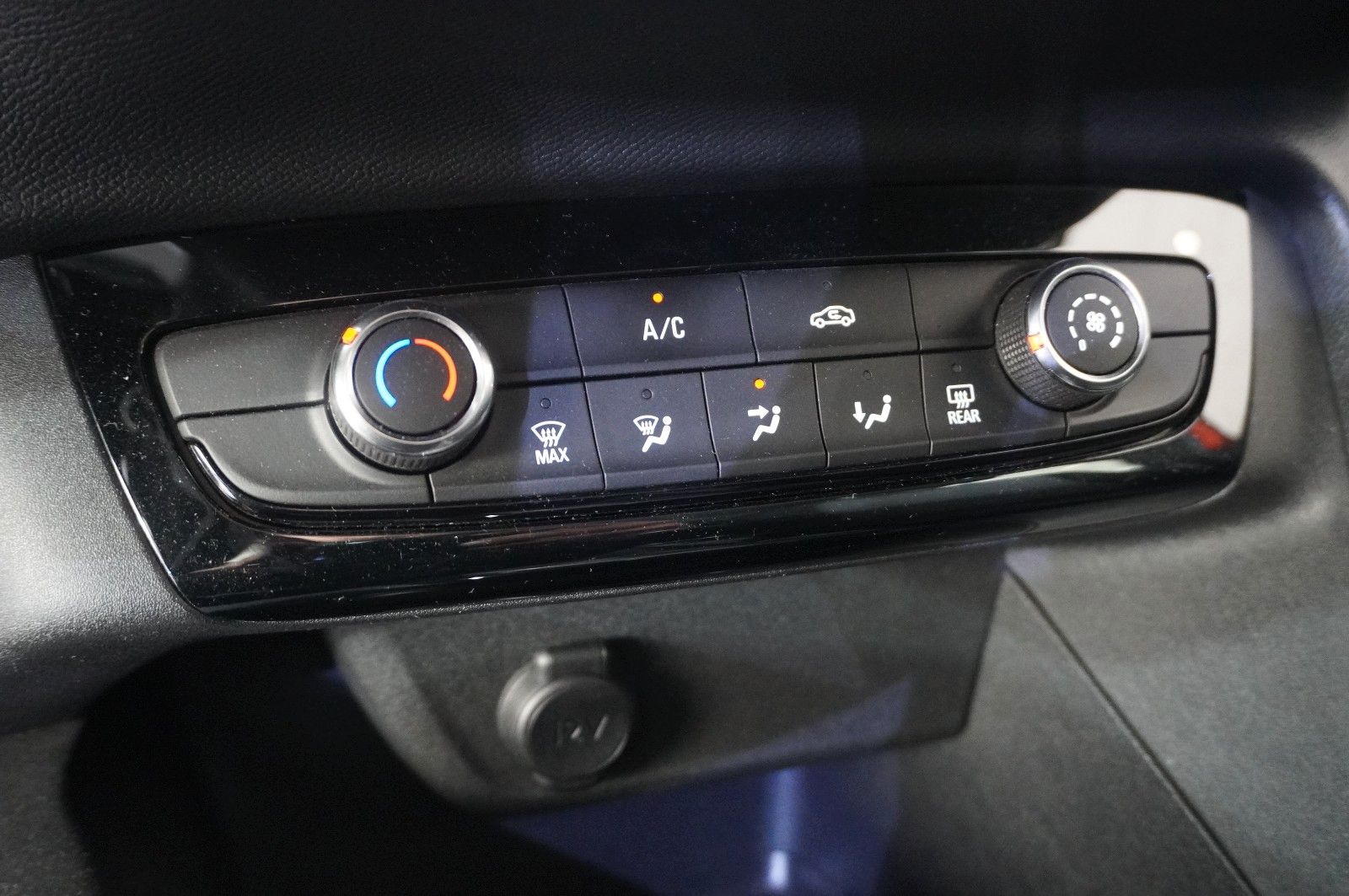 Fahrzeugabbildung Opel Corsa F 1.2 EDITION KLIMA/PDC/USB/TEMP./BT