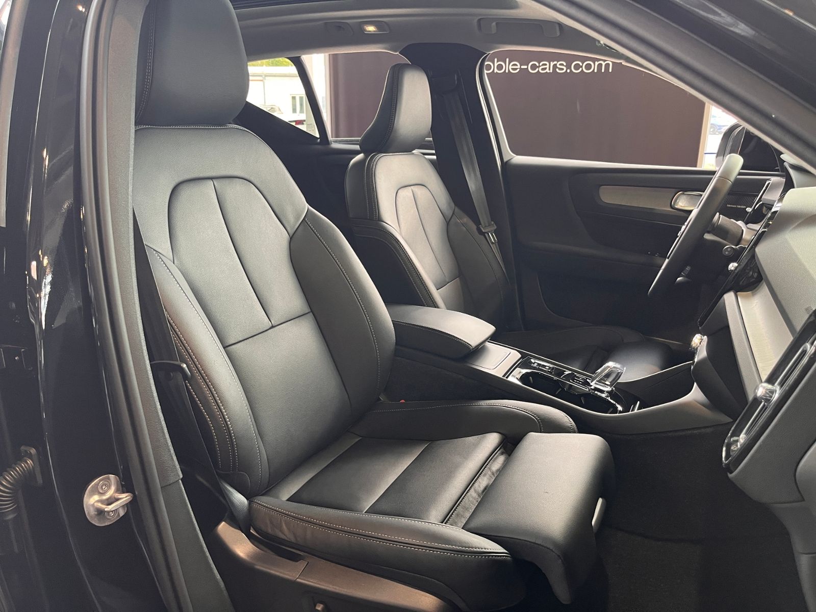 Fahrzeugabbildung Volvo XC40 Ultra Dark PANO AHK 21" 360° KAM