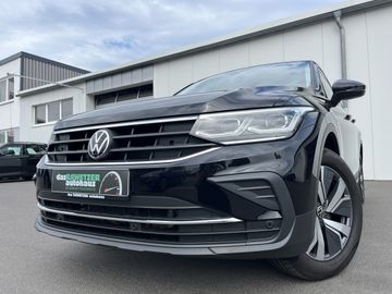 Volkswagen Tiguan - 1