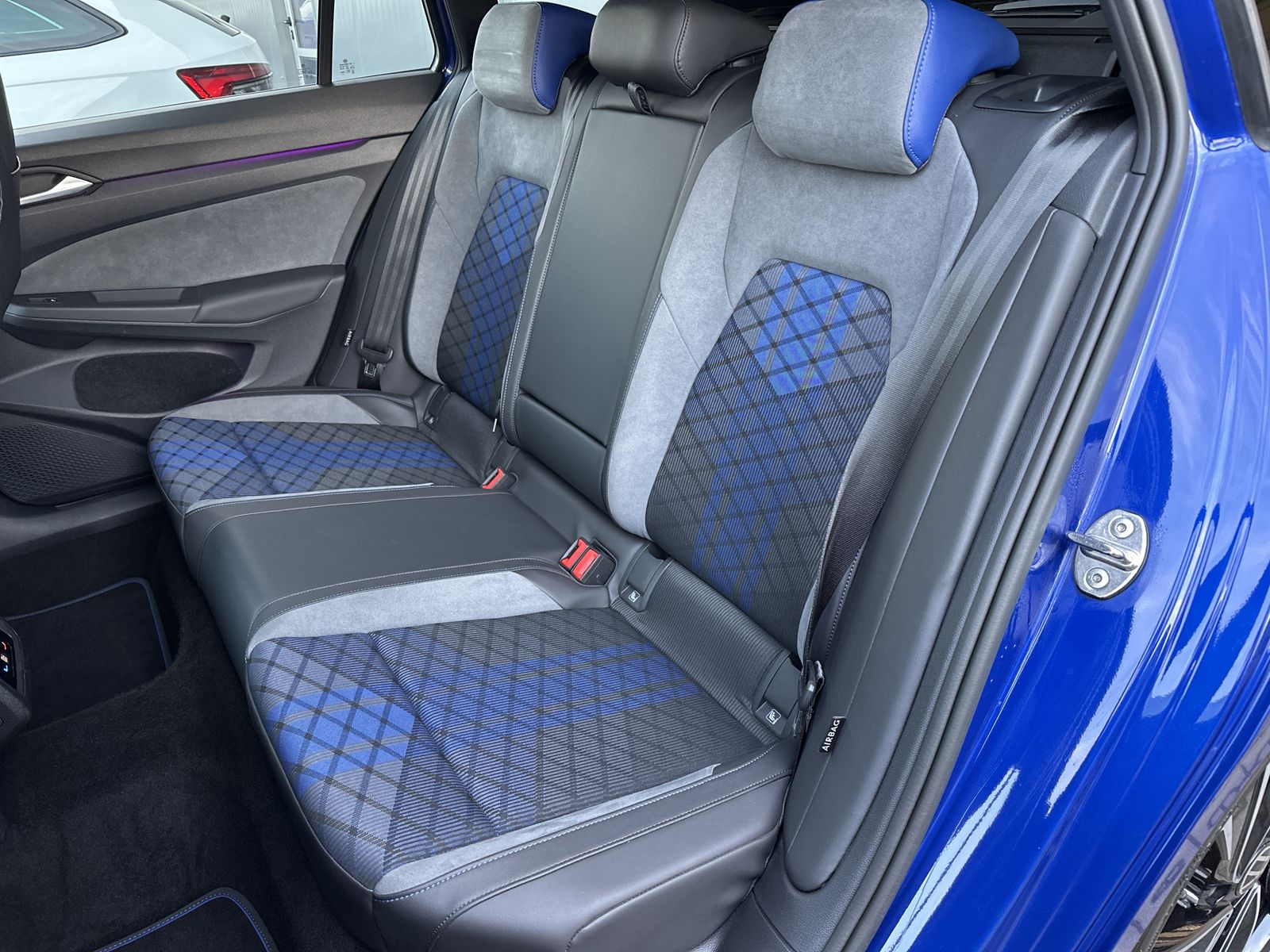 Fahrzeugabbildung Volkswagen Golf VIII Variant R 4Motion Black NAV+LED+HEADUP